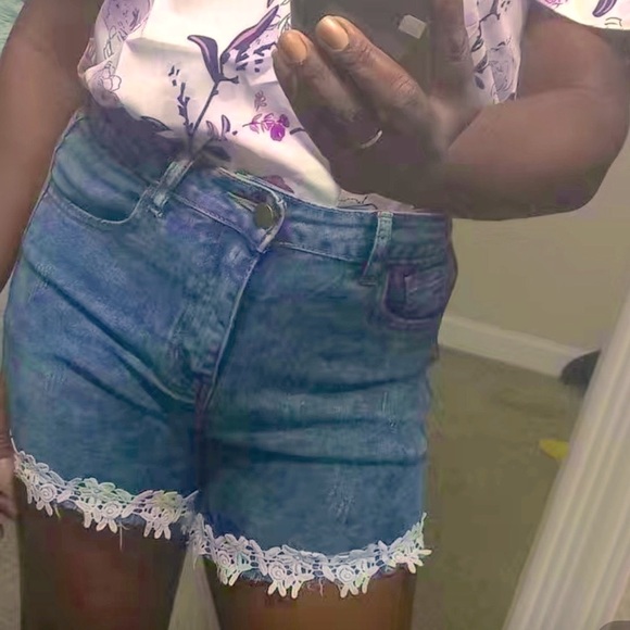 NWT 💋 HIGH WAIST LACE TRIMMED DISTRESSED DENIM JEAN STRETCH SHORTS Women’s 12 - Picture 6 of 12